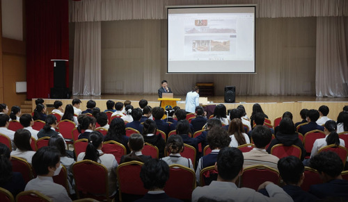 Хан-Уул дүүргийн ЕБ-ын 32 дугаар сургуулийн ахлах ангийн сурагчдад сургалт зохион байгууллаа